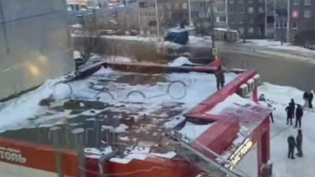 В Мурманске проводится проверка по факту обнаружения тела на крыше здания